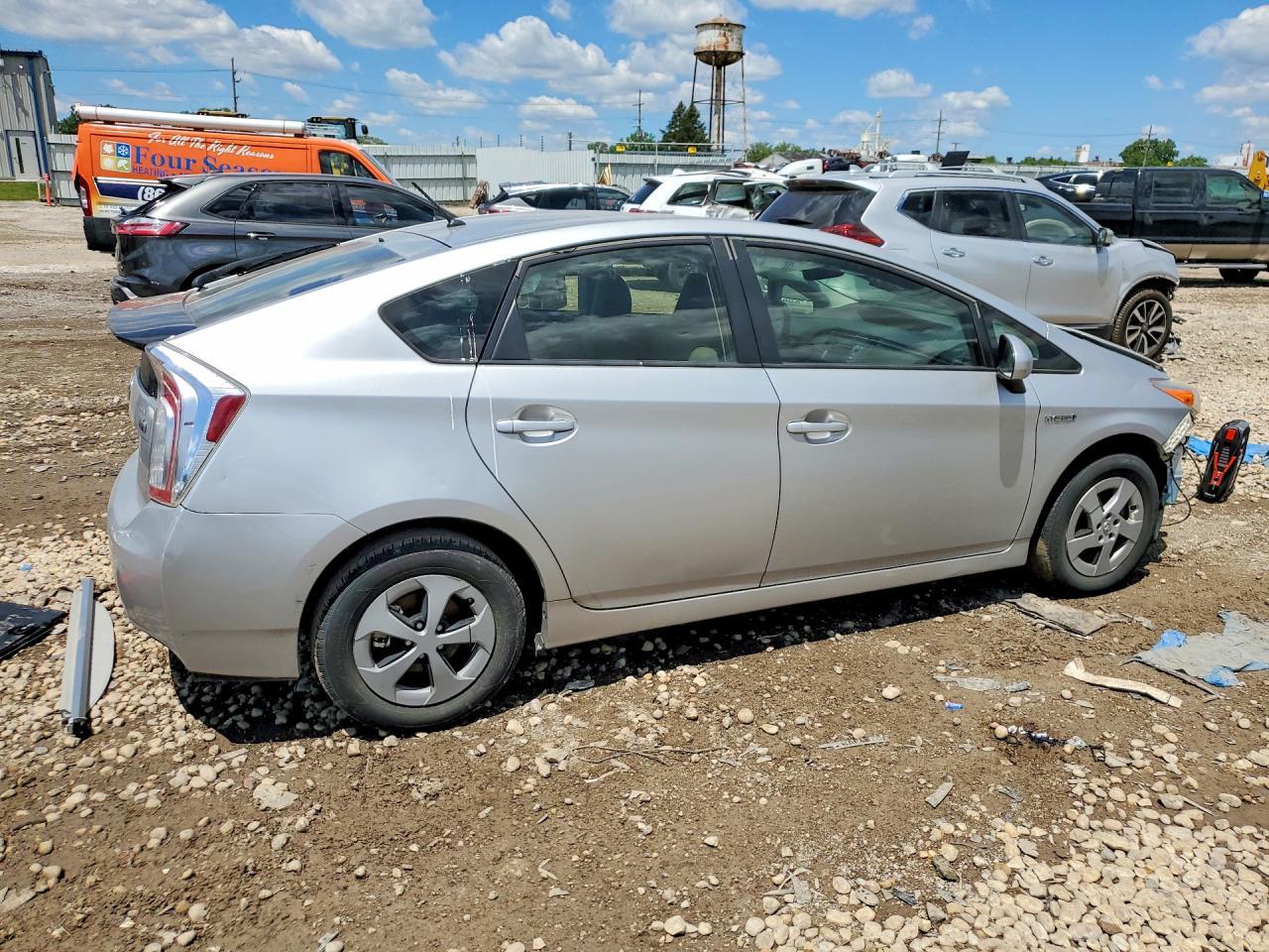 2014 Toyota Prius Two - Фото 3