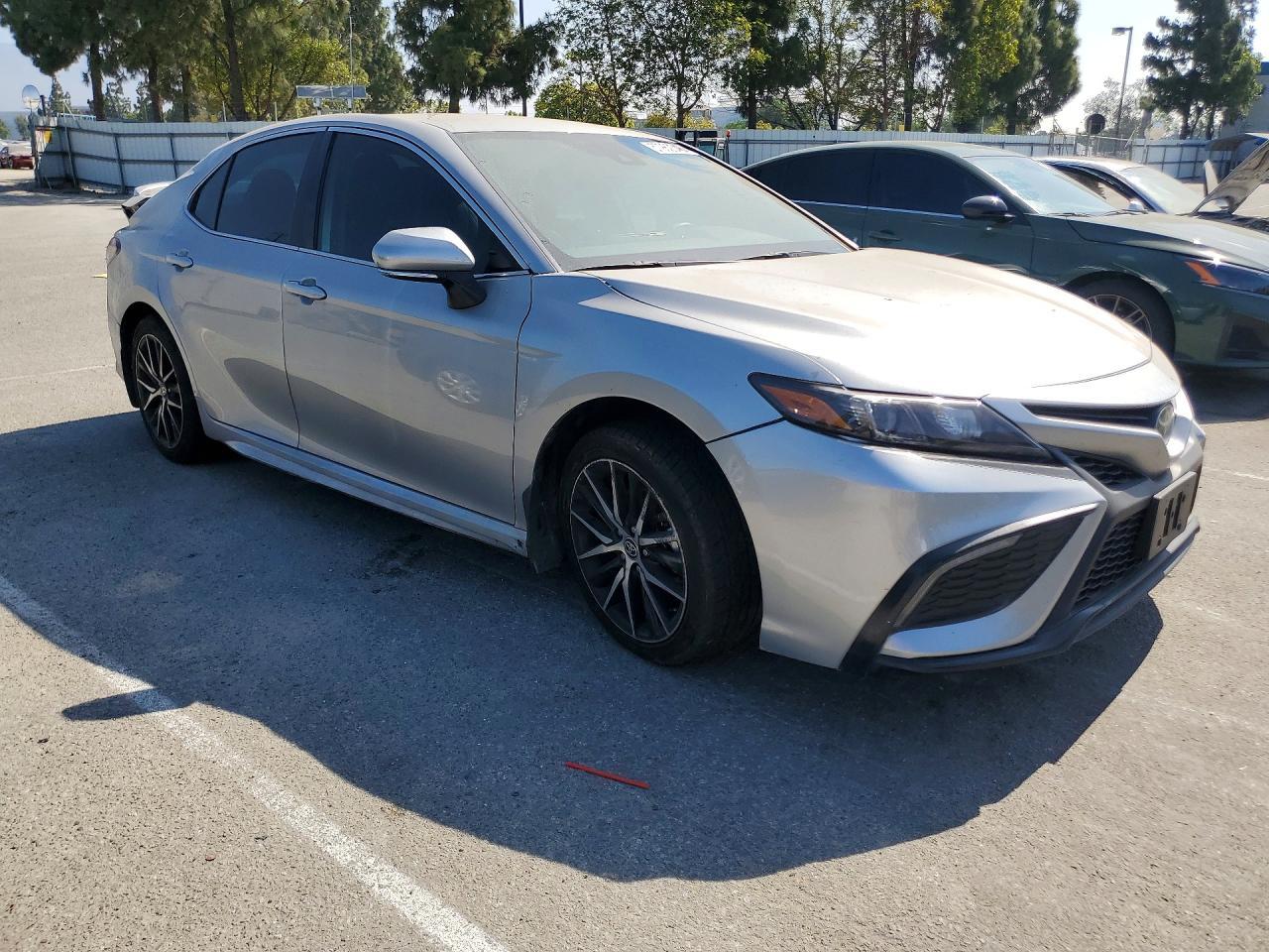 2023 Toyota Camry Se - Image 4