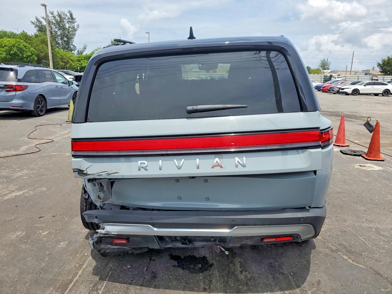 2025 Rivian R1S Adventure - Image 6