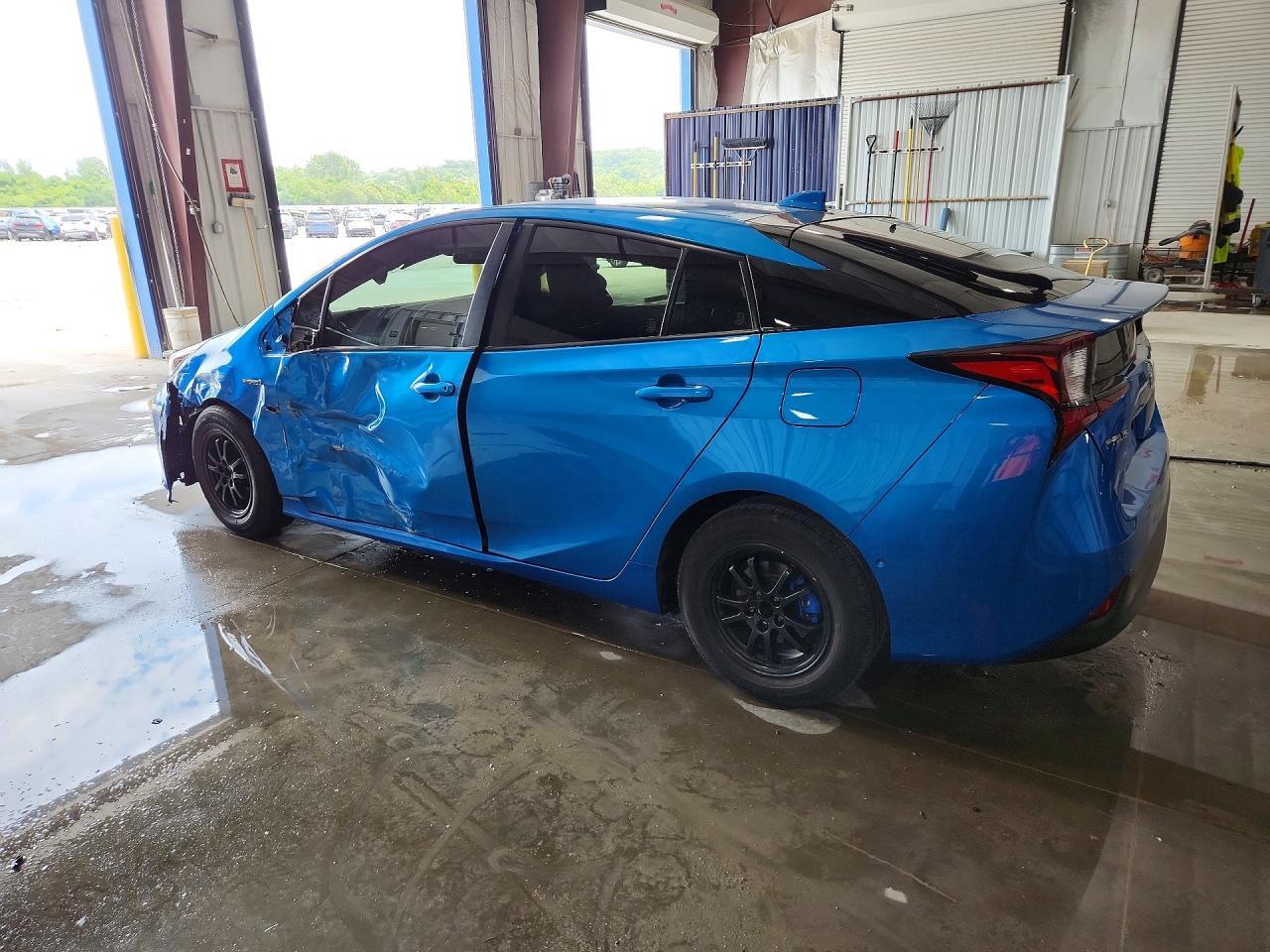 2022 Toyota Prius Le - Image 2