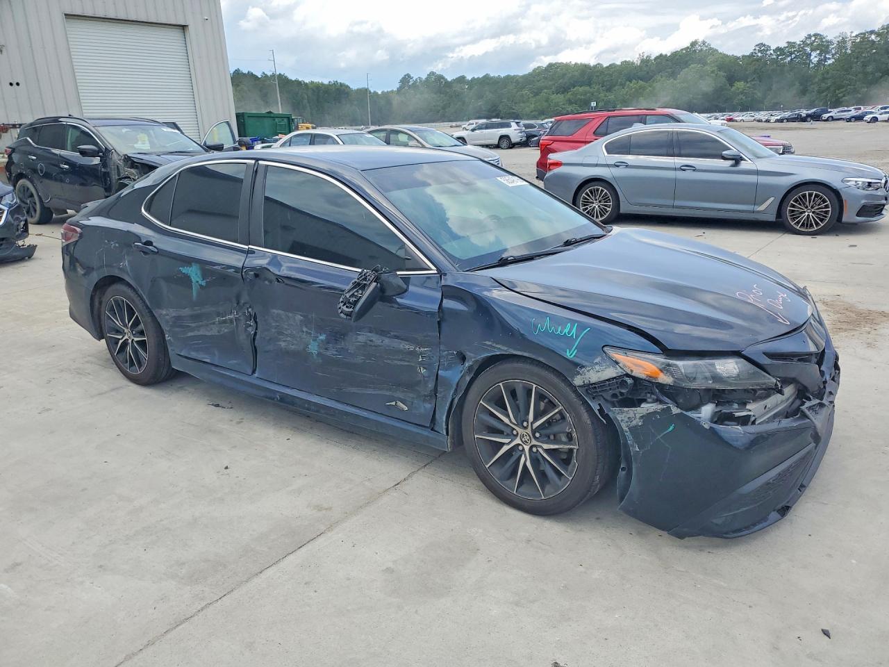 2021 Toyota Camry Se - Image 4