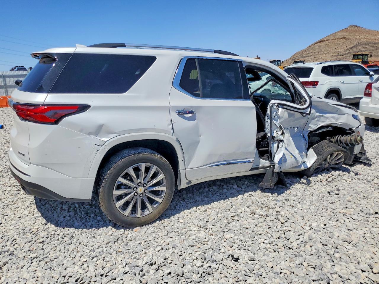 2023 Chevrolet Traverse Premier - Image 3