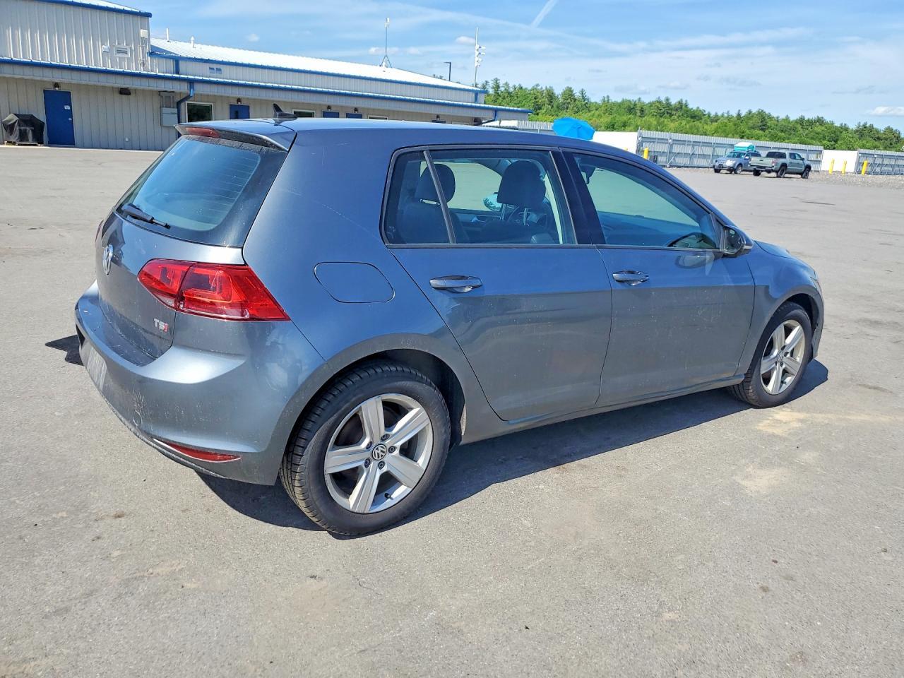 2017 Volkswagen Golf - Фото 3