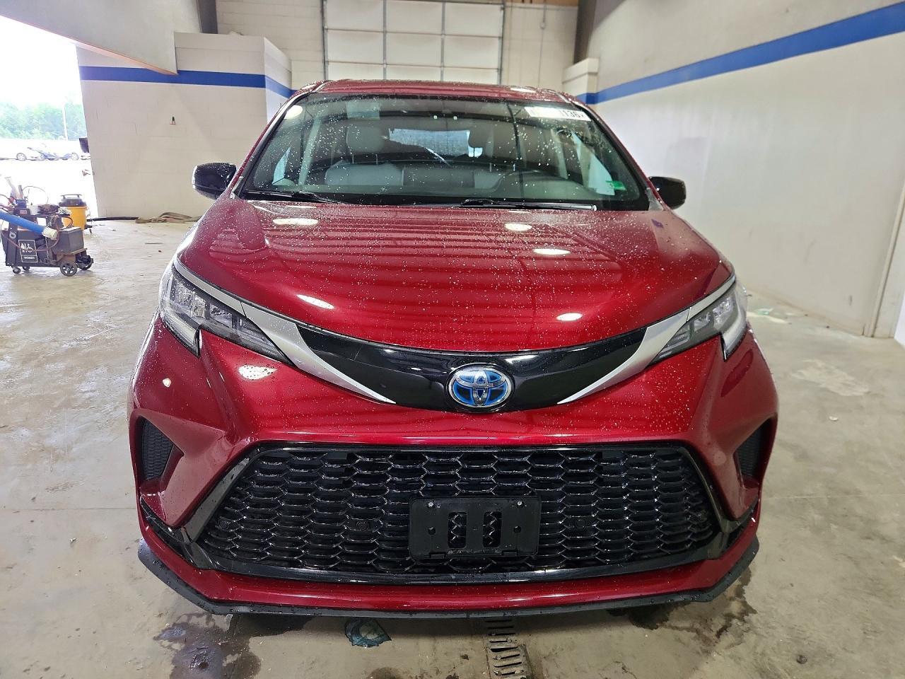 2022 Toyota Sienna Xse - Фото 5