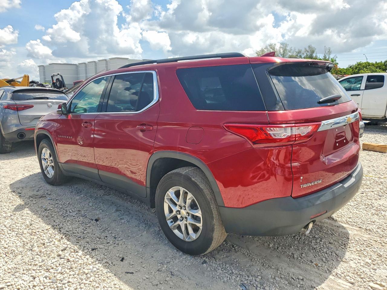 2021 Chevrolet Traverse Lt - Фото 2