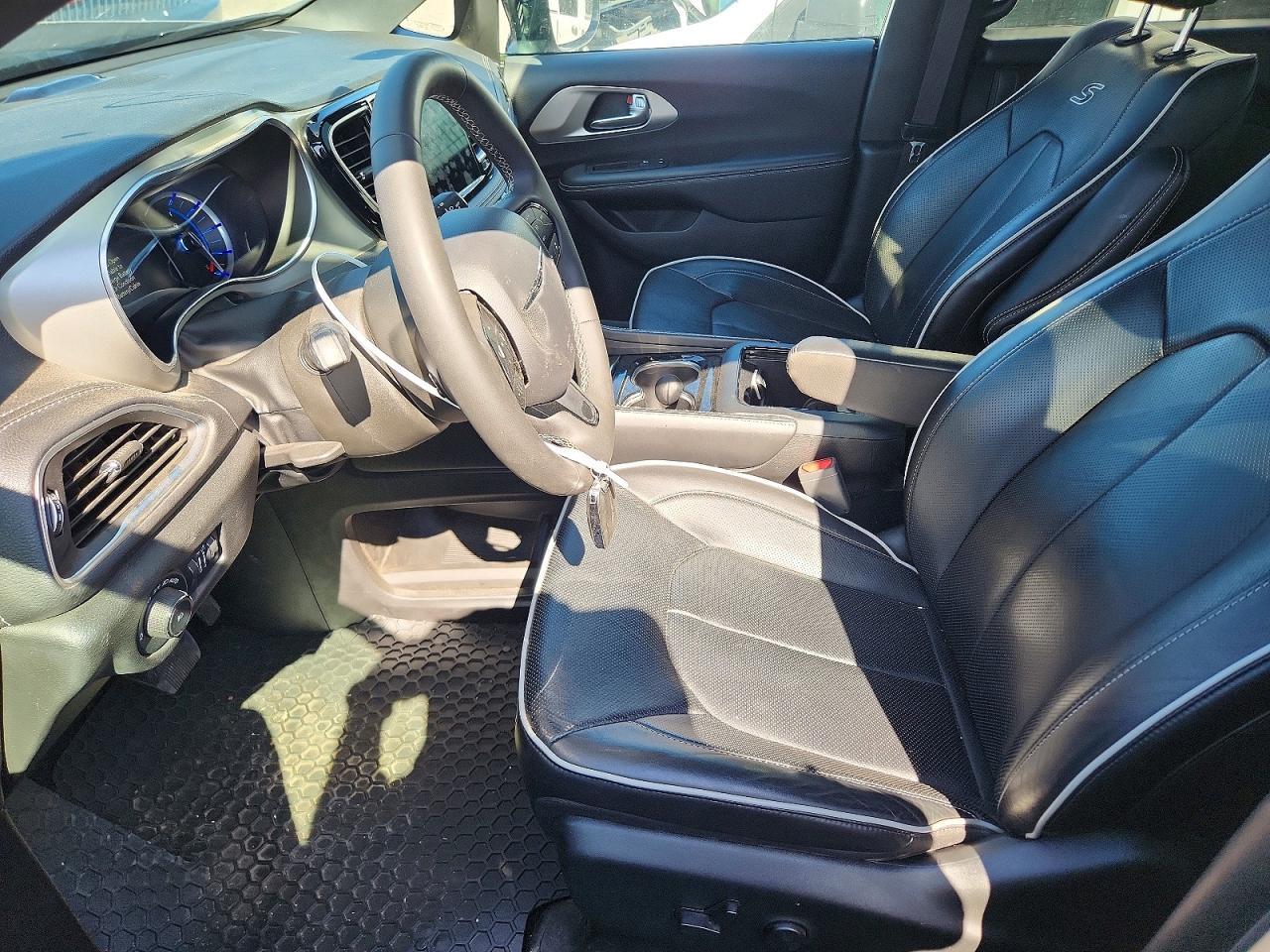 2023 Chrysler Pacifica Hybrid Limited - Image 7