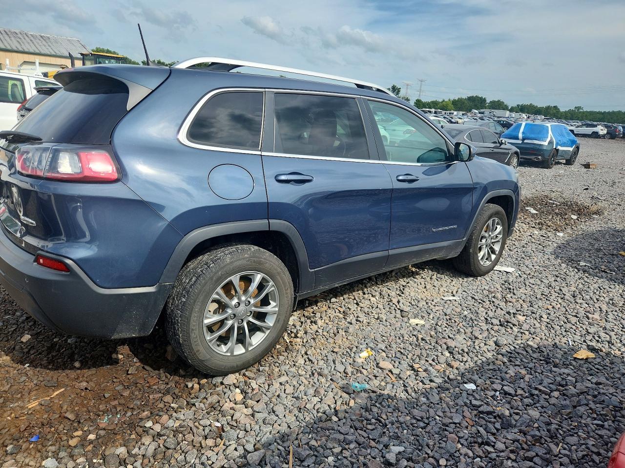 2019 Jeep Cherokee Latitude Plus - Image 3
