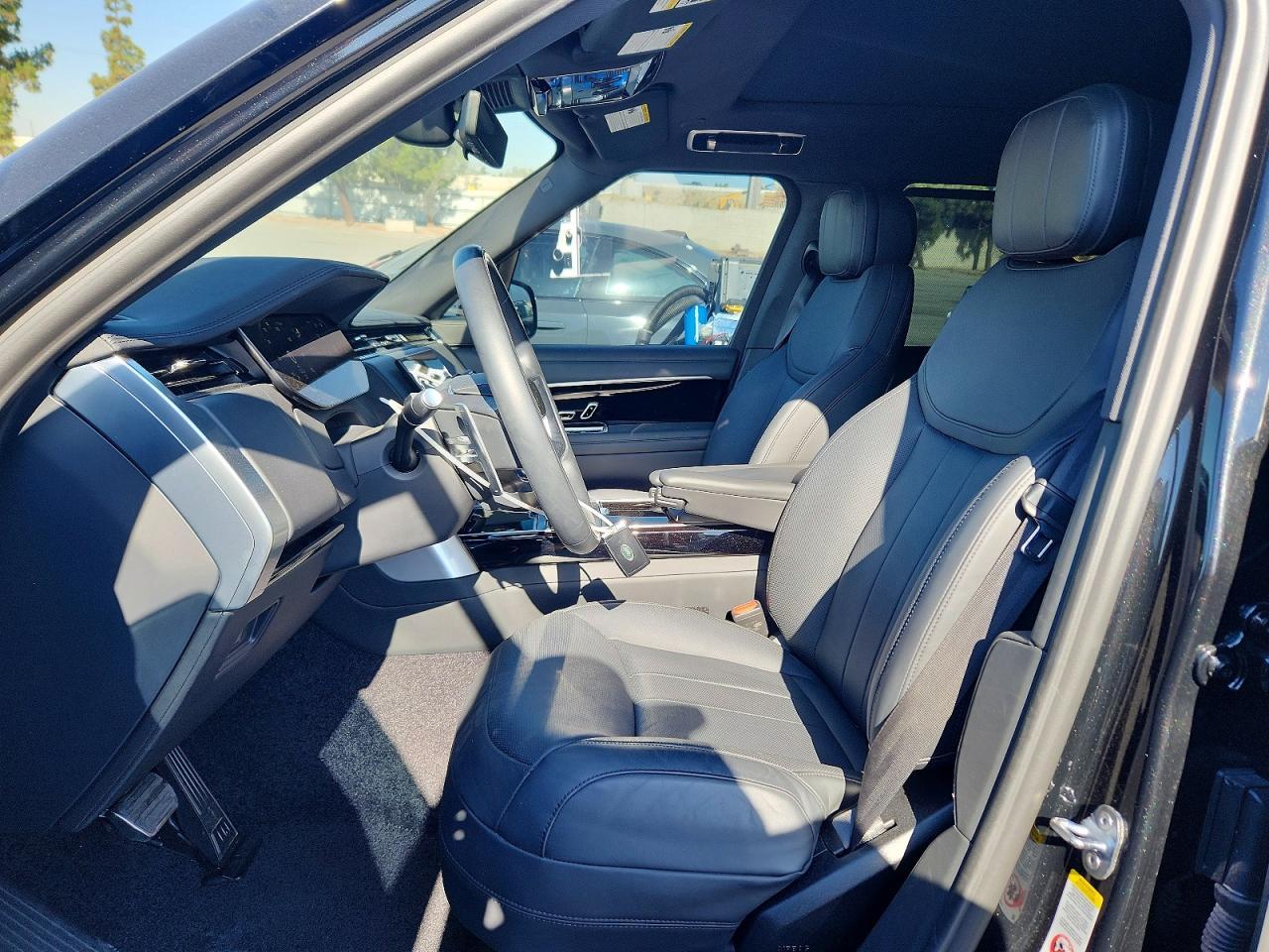 2023 Land Rover Range Rover Se - Image 7
