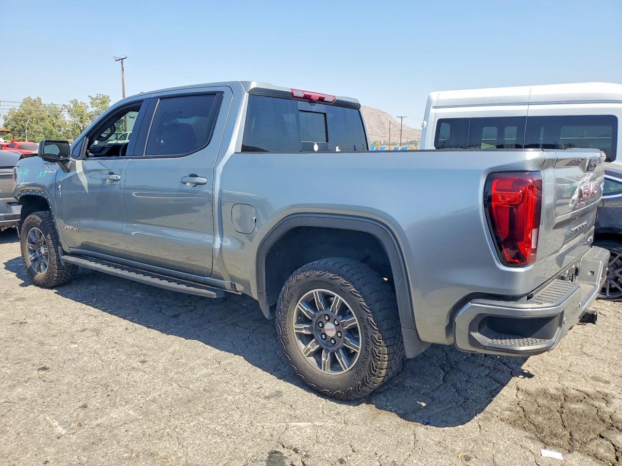 2025 GMC Sierra K1500 At4 - Фото 2