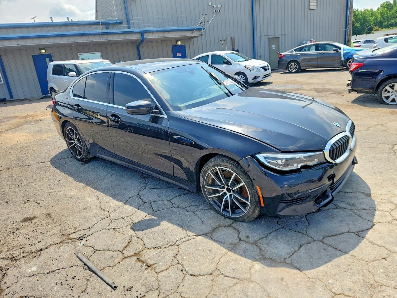 2021 BMW 330 - Image 4