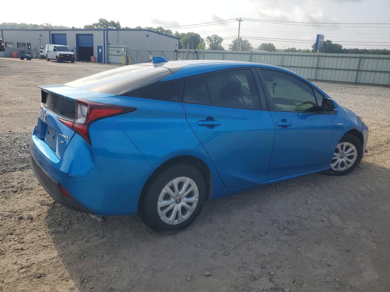 2022 Toyota Prius L Eco - Фото 3