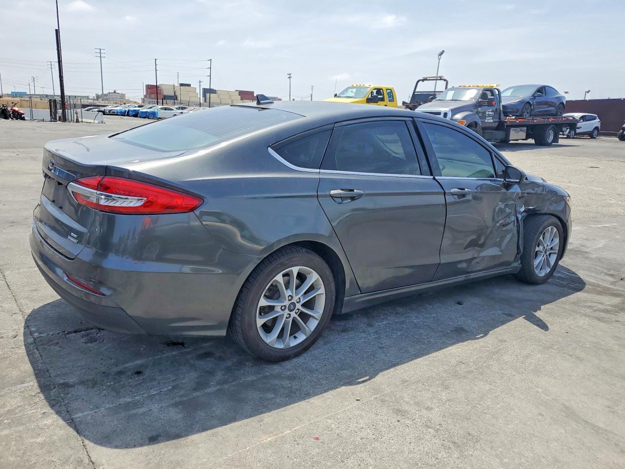 2020 Ford Fusion Se - Фото 3