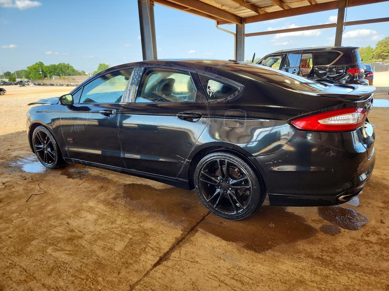 2013 Ford Fusion Titanium - Image 2