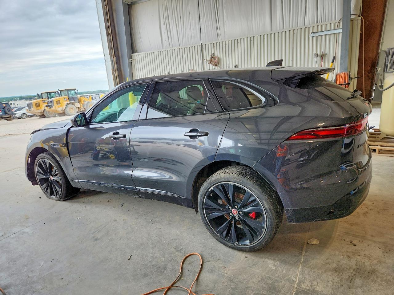 2022 Jaguar F-Pace S - Фото 2