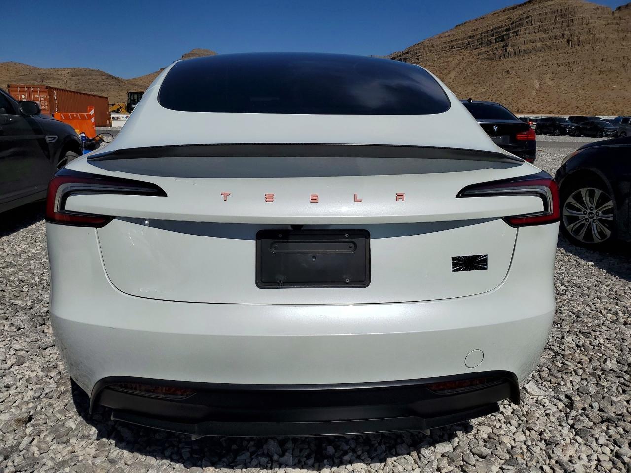 2025 Tesla Model 3 - Фото 6
