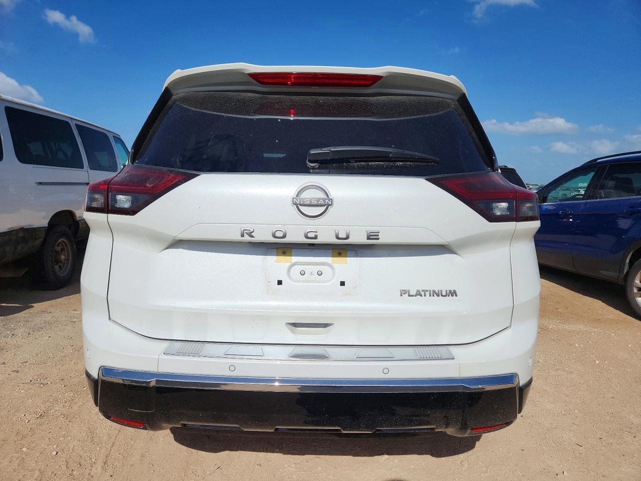 2025 Nissan Rogue Platinum - Image 6