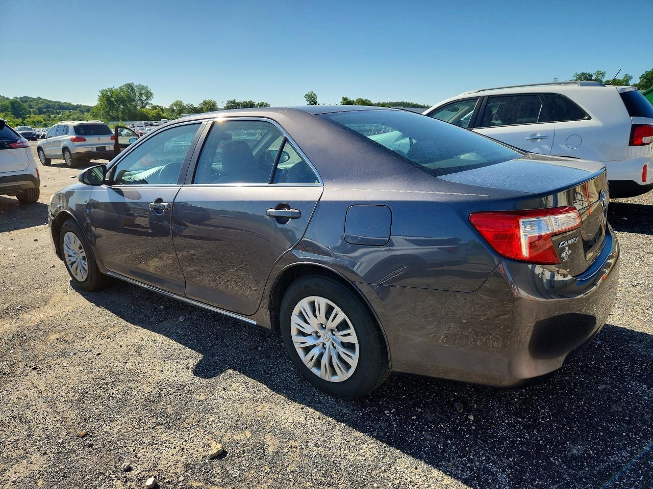 2012 Toyota Camry Le - Фото 2