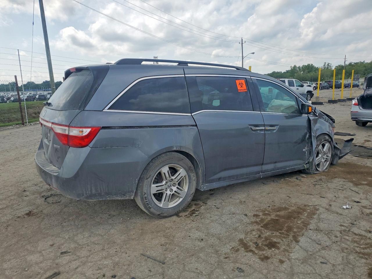 2013 Honda Odyssey Touring - Фото 3