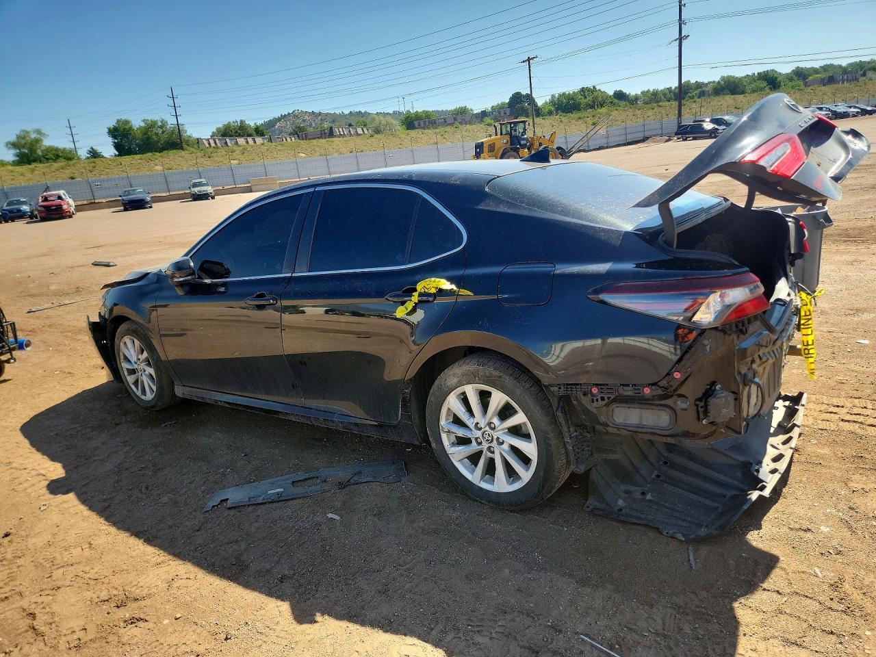 2022 Toyota Camry Le - Фото 2
