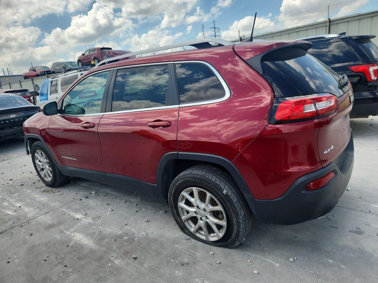 2016 Jeep Cherokee Latitude - Фото 2