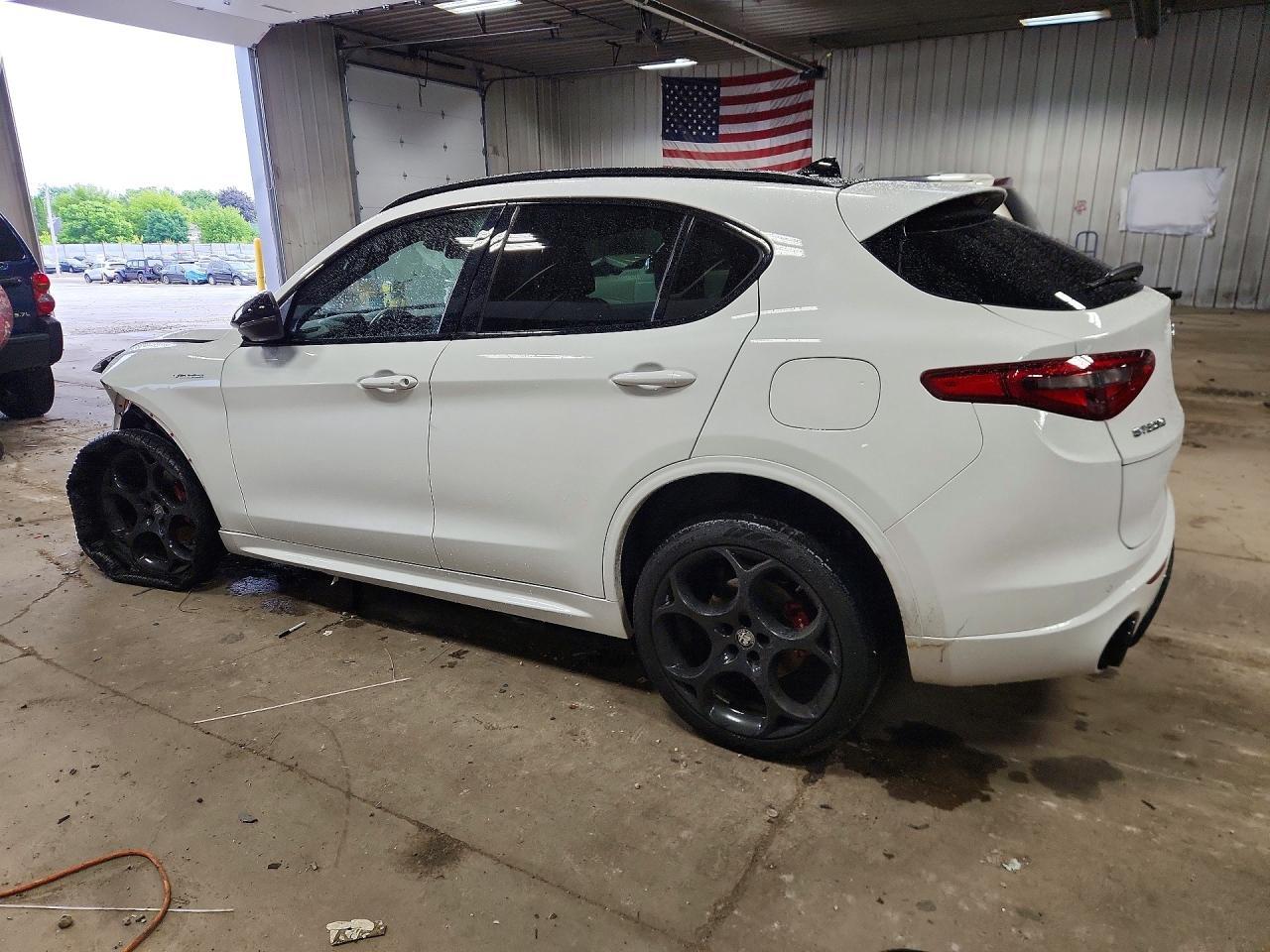 2022 Alfa Romeo Stelvio Ti - Image 2