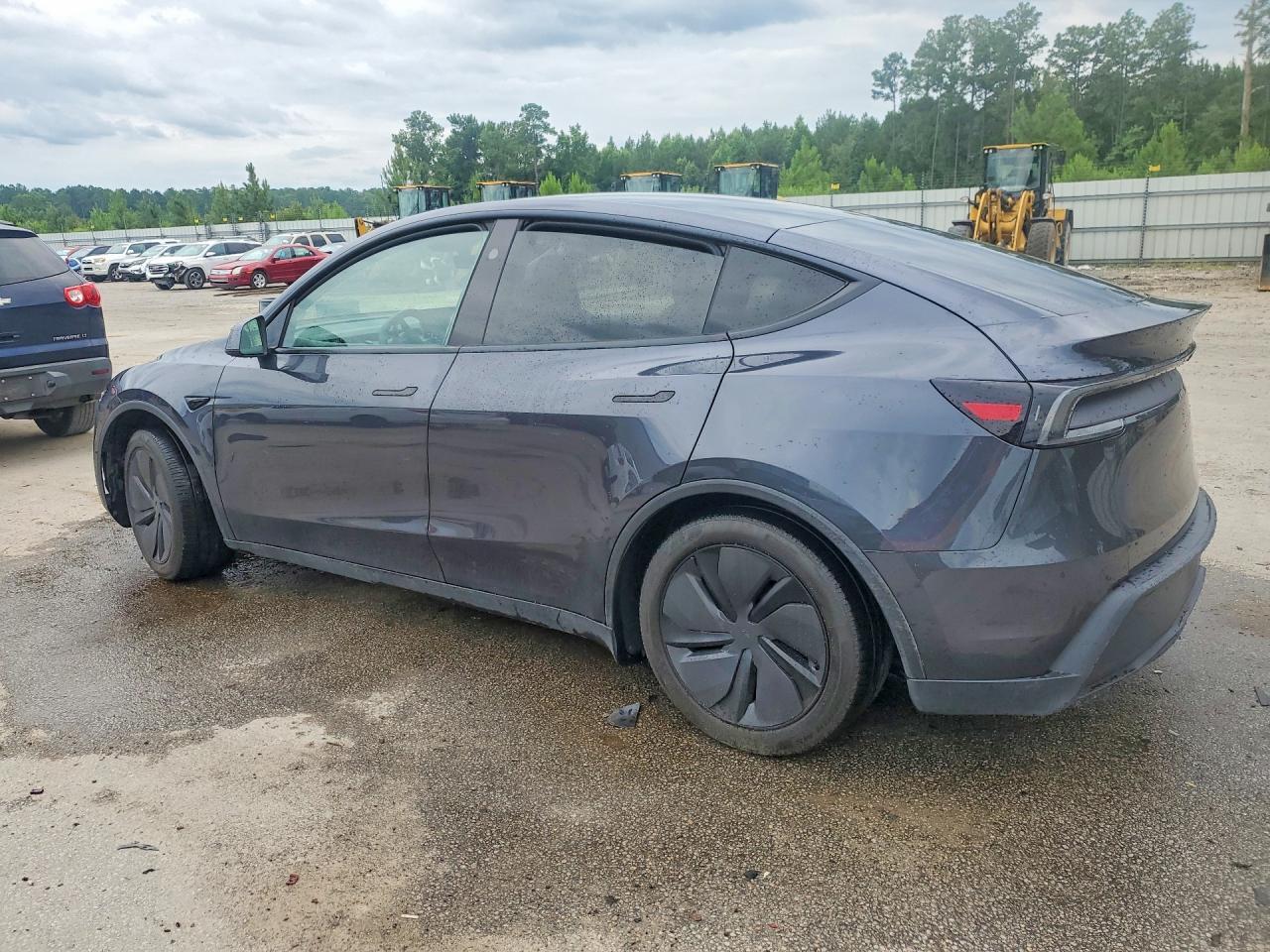 2026 Tesla Model Y - Фото 2