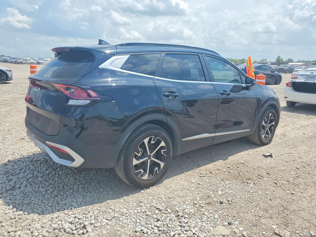 2025 Kia Sportage Ex - Image 3