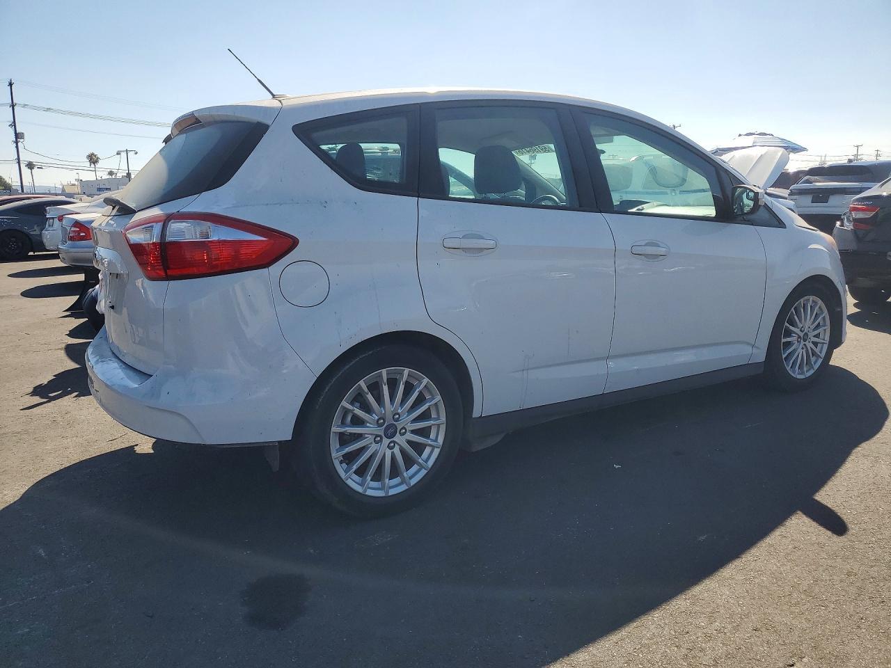 2016 Ford C-Max Se - Image 3