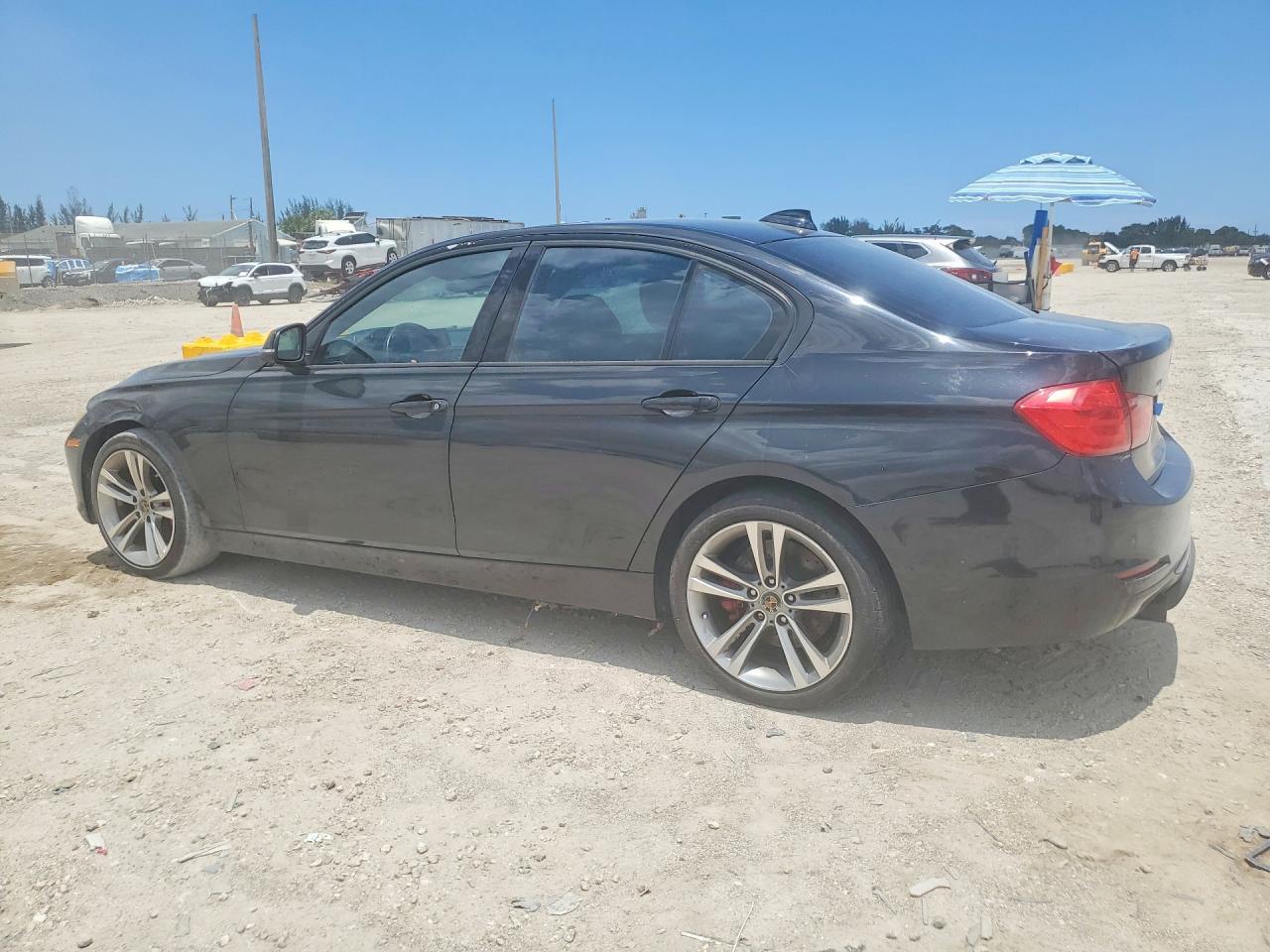 2013 BMW 335 Xi - Image 2