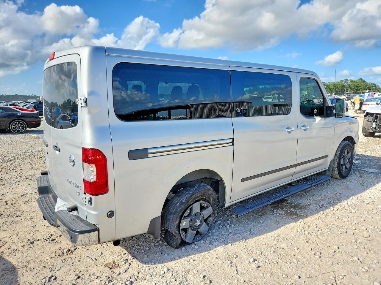 2019 Nissan Nv - Фото 3