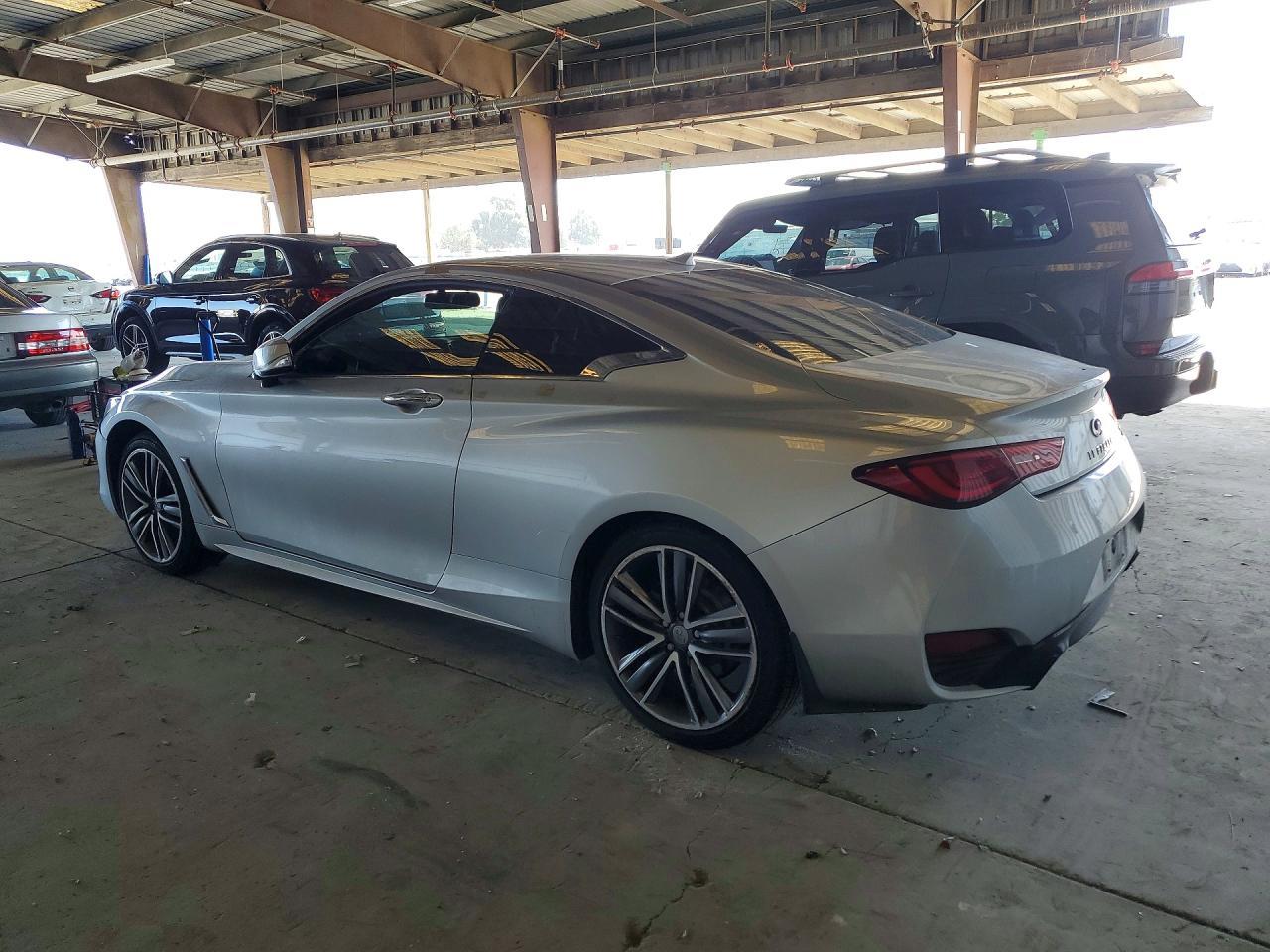 2017 Infiniti Q60 2.0T Premium - Фото 2