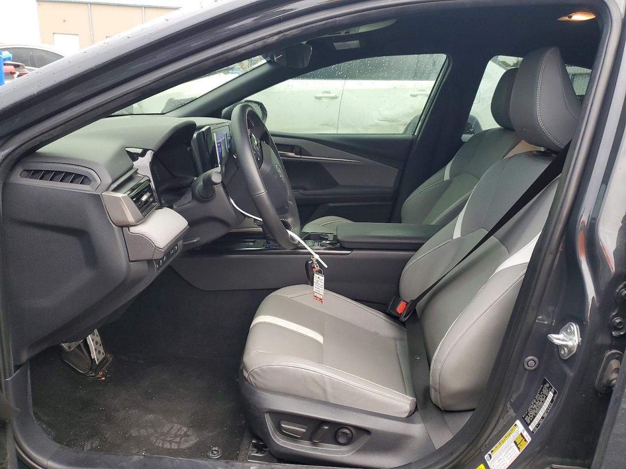 2025 Toyota Camry Se - Image 7