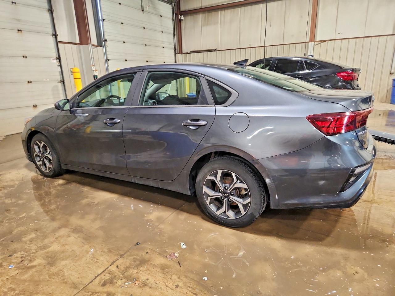 2019 Kia Forte Lxs - Image 2