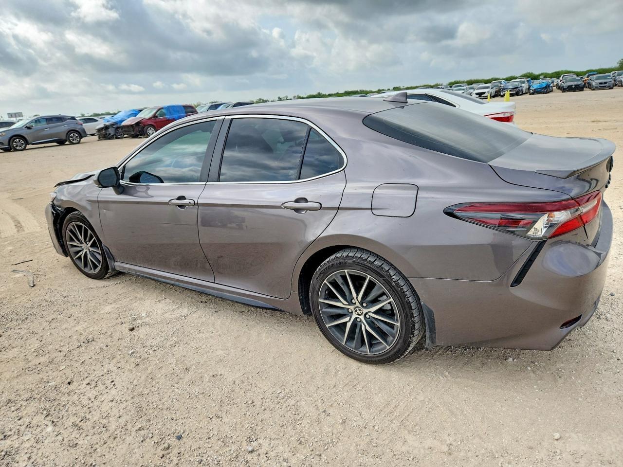 2024 Toyota Camry Se - Фото 2