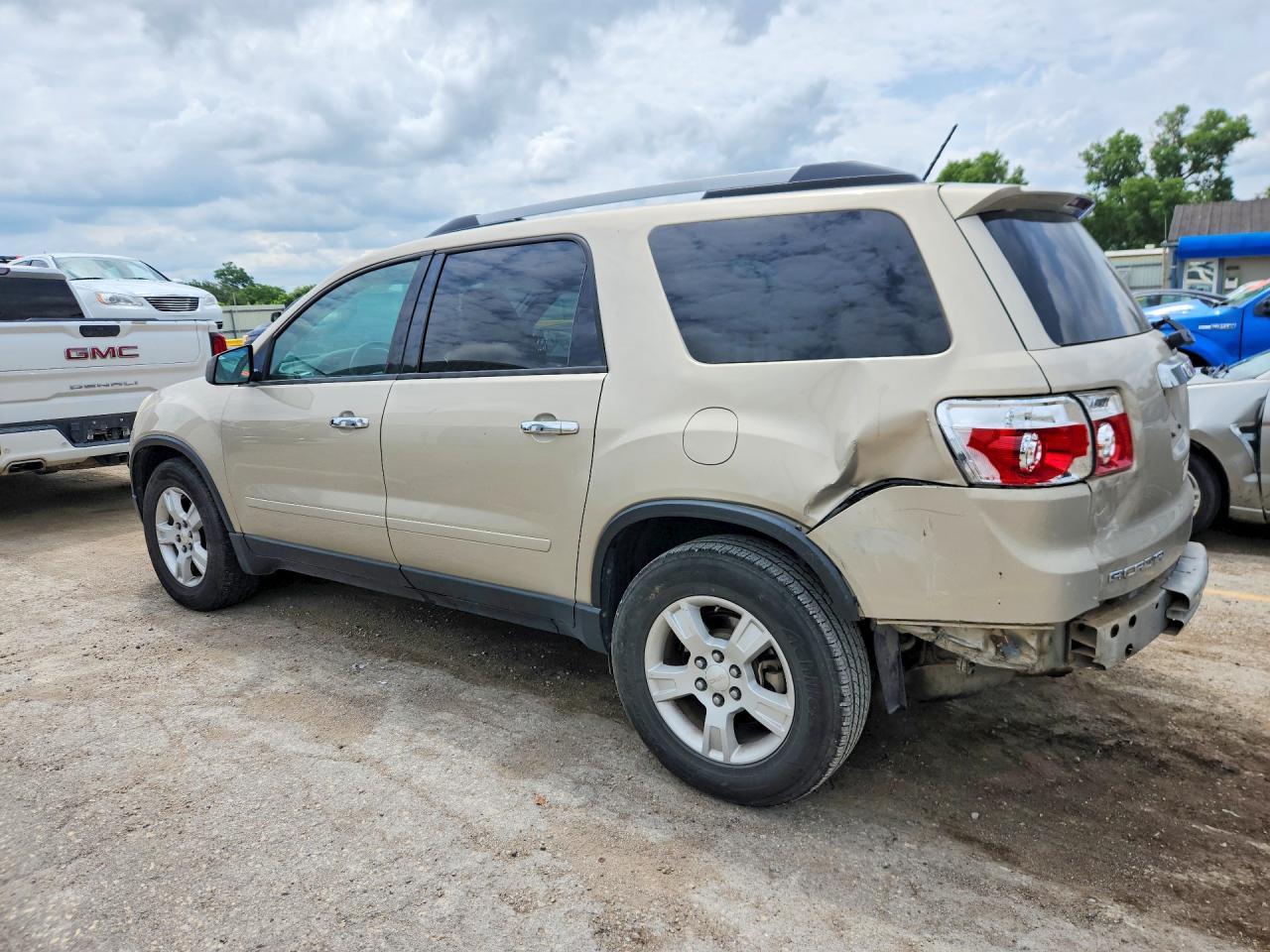 2010 GMC Acadia Sle - Image 2