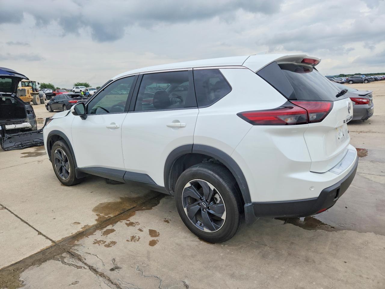 2024 Nissan Rogue Sv - Image 2