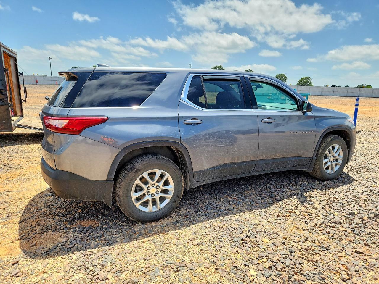 2021 Chevrolet Traverse Ls - Image 3