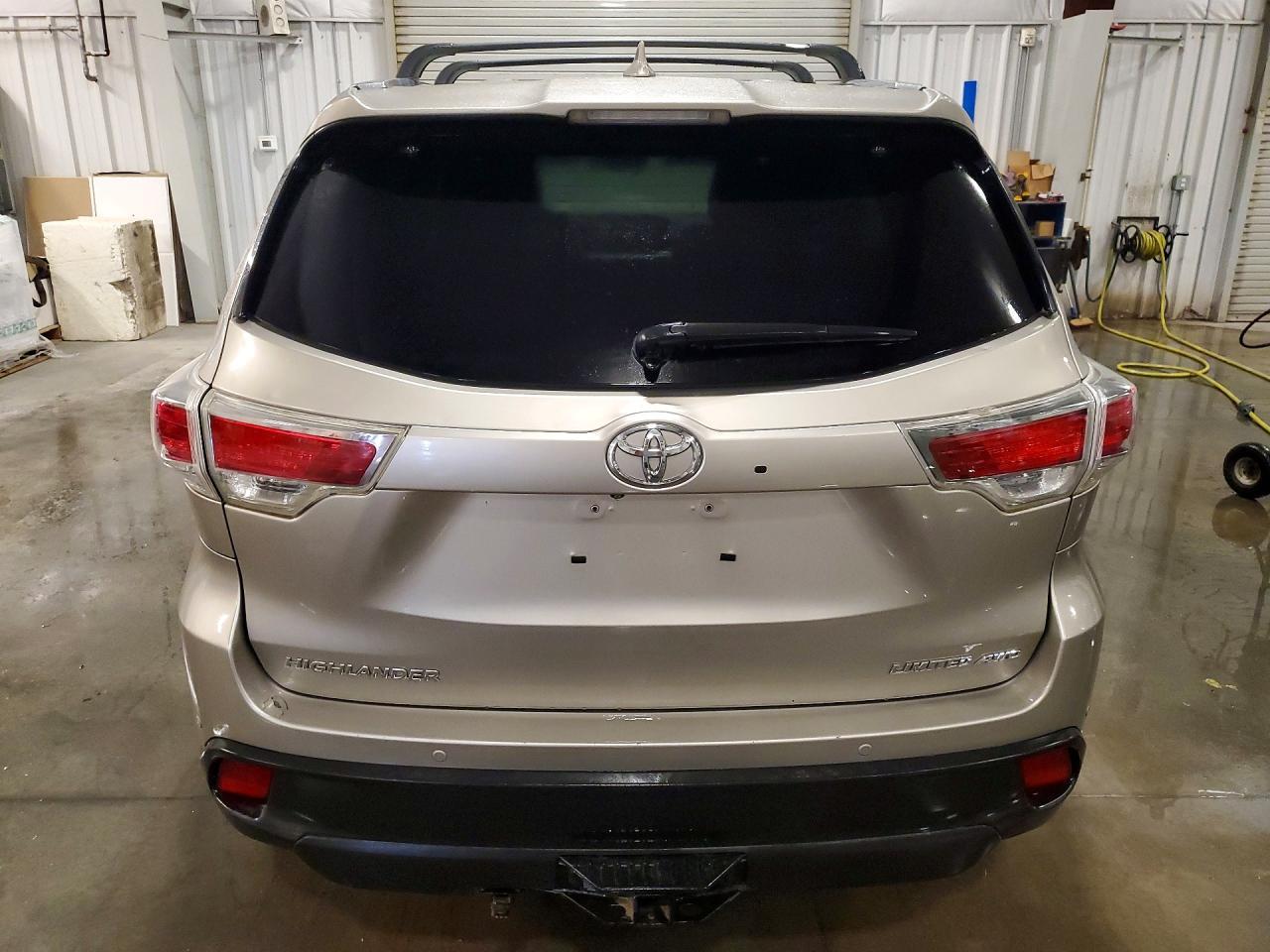 2015 Toyota Highlander Limited Platinum - Image 6