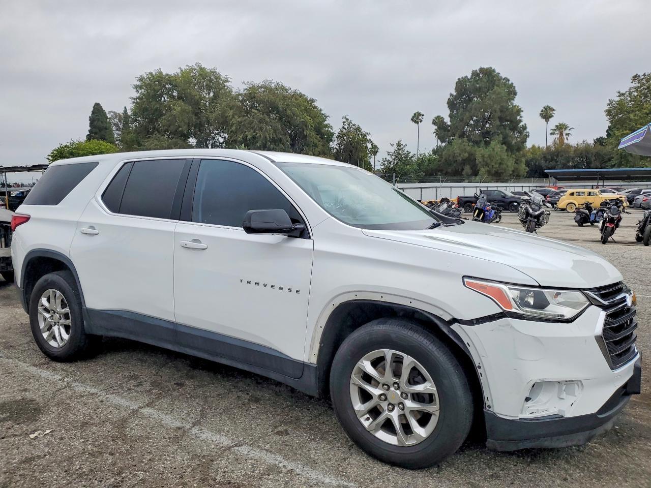 2018 Chevrolet Traverse Ls - Image 4