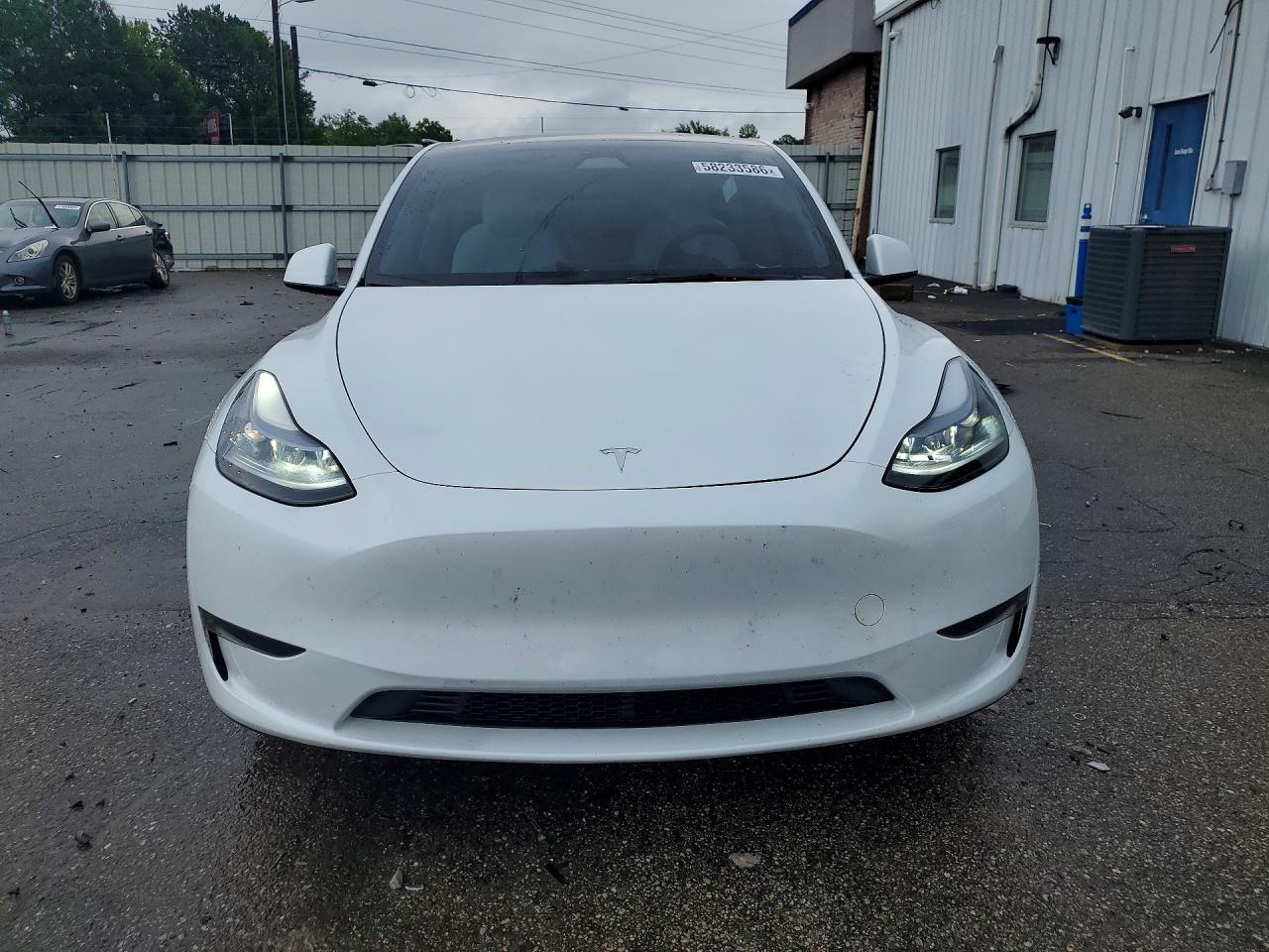 2025 Tesla Model Y - Image 5