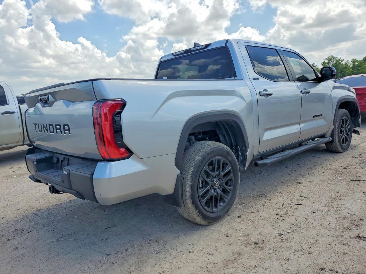 2025 Toyota Tundra - Фото 3
