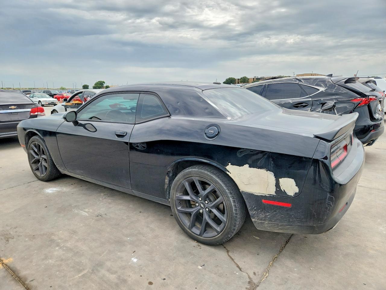 2021 Dodge Challenger Sxt - Фото 2