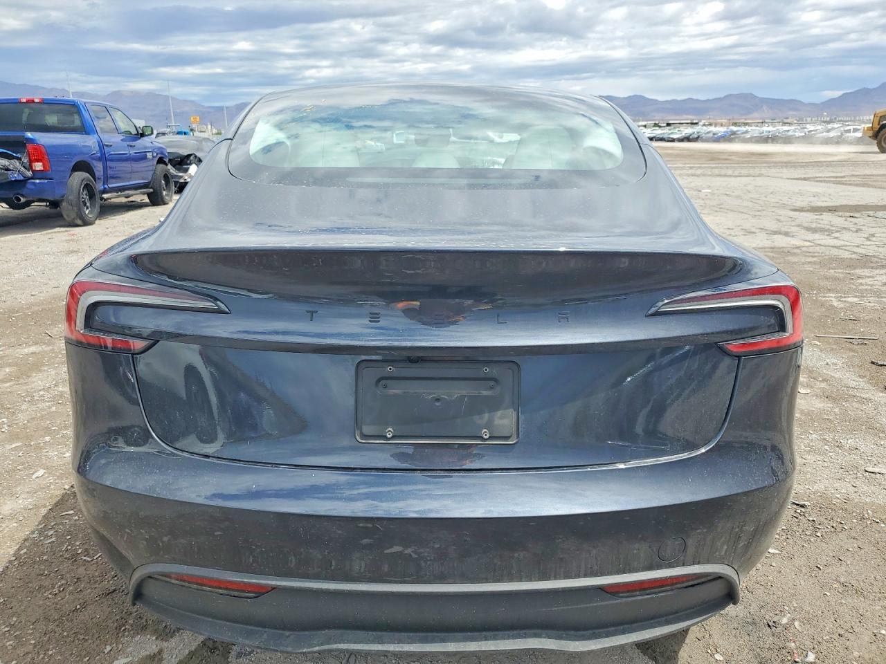 2026 Tesla Model 3 - Фото 6