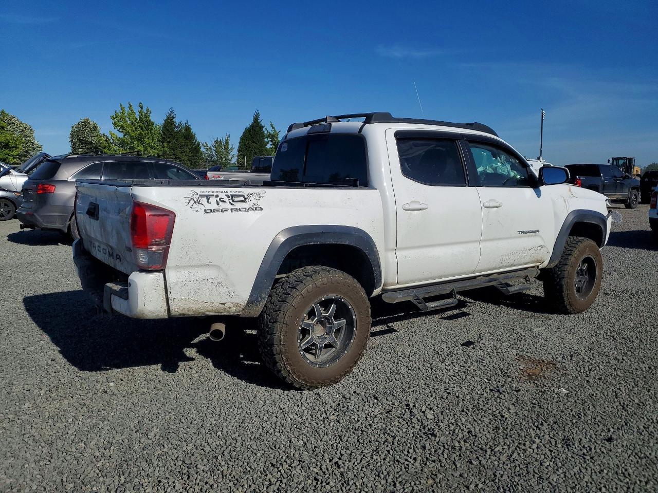 2018 Toyota Tacoma Trd Off-Road - Image 3