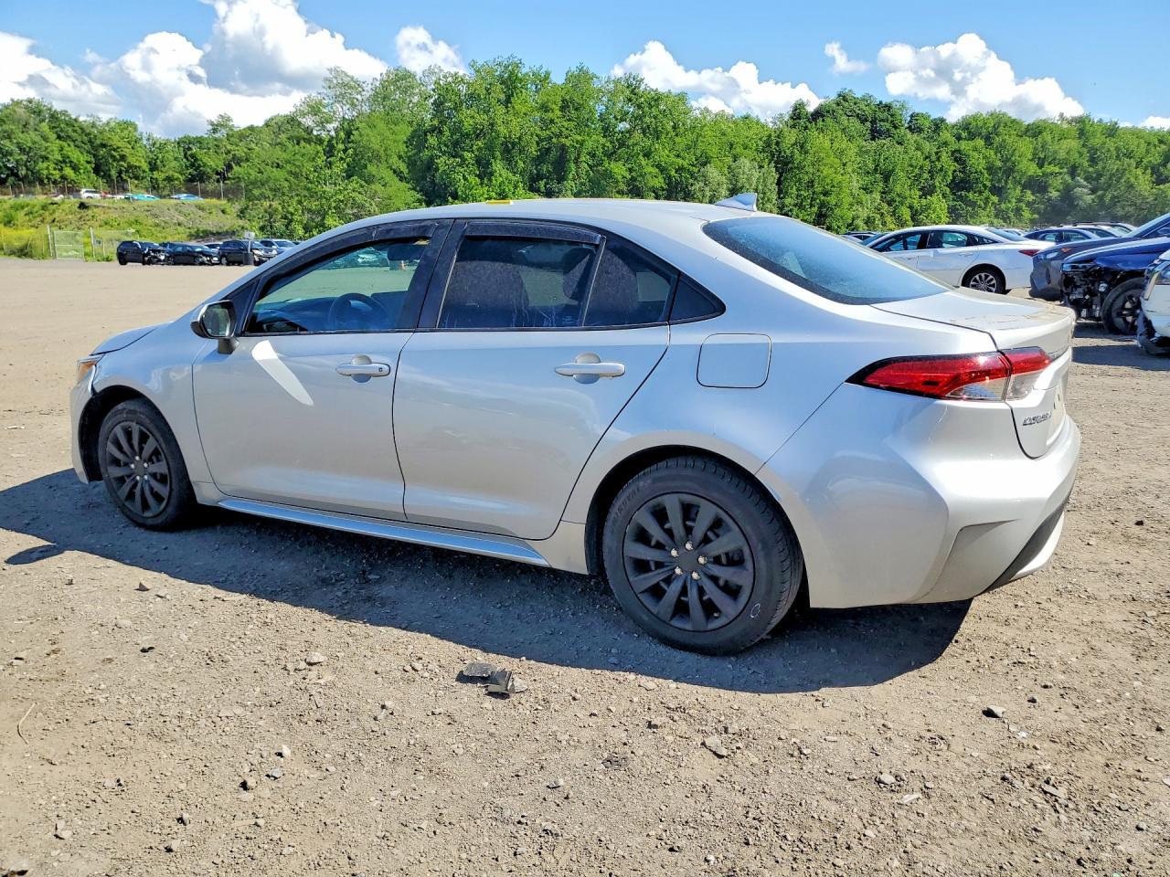 2022 Toyota Corolla Le - Image 2