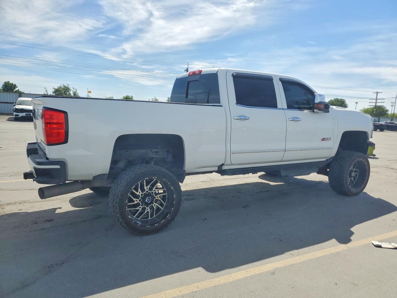 2017 Chevrolet Silverado K3500 Ltz - Image 3