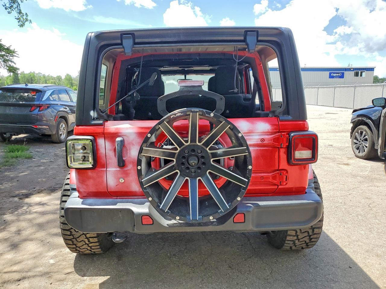 2018 Jeep Wrangler Unlimited Sahara - Фото 6