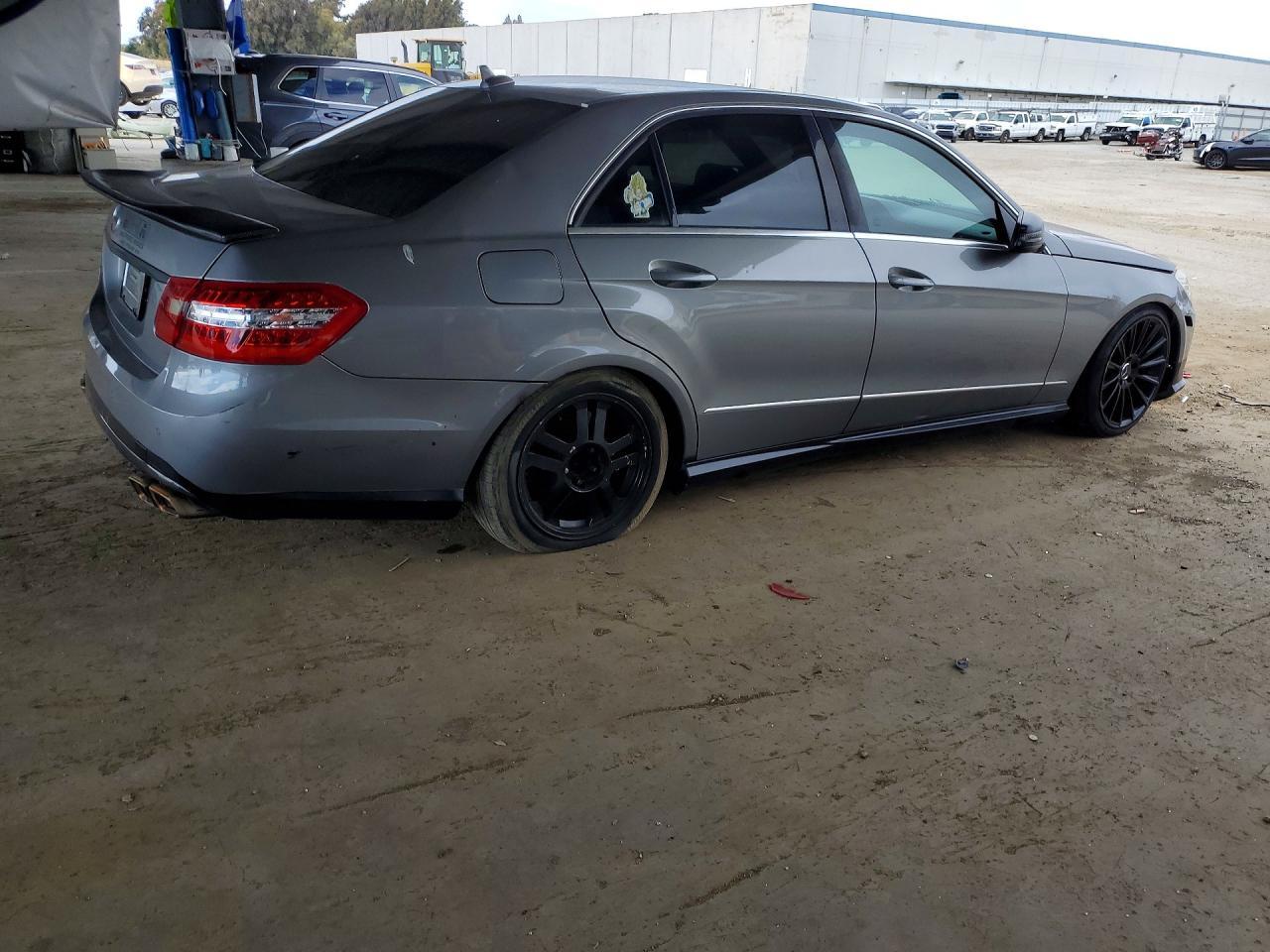 2011 Mercedes-Benz E 550 - Фото 3