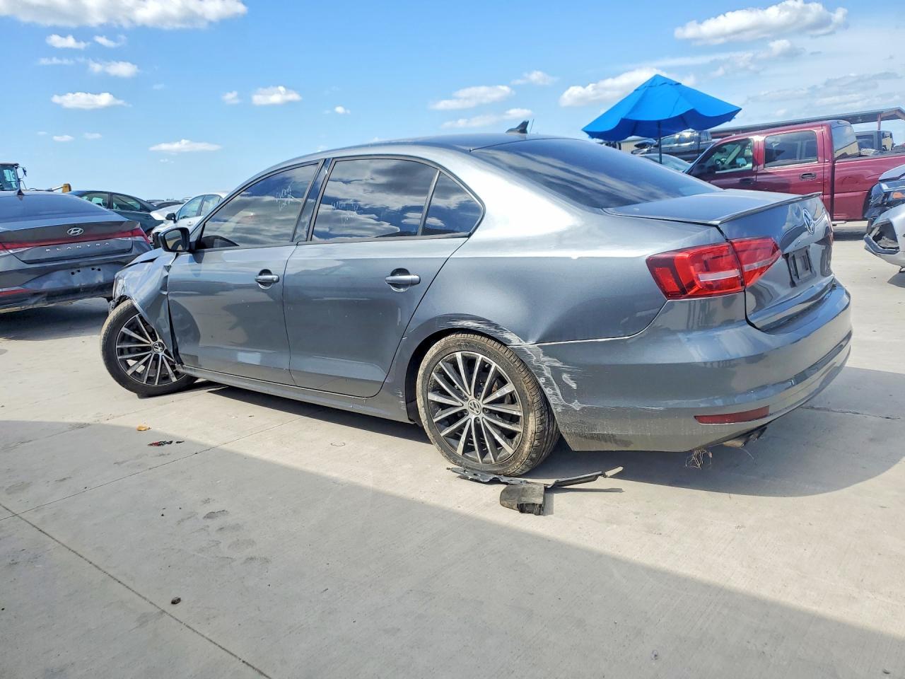 2015 Volkswagen Jetta Se - Image 2