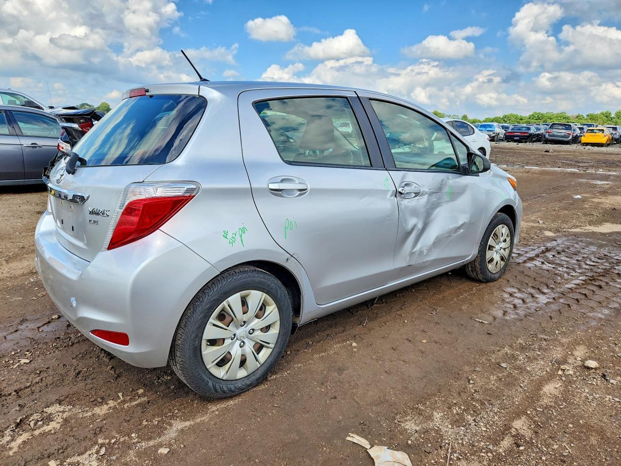 2012 Toyota Yaris 5-Door Le - Image 3